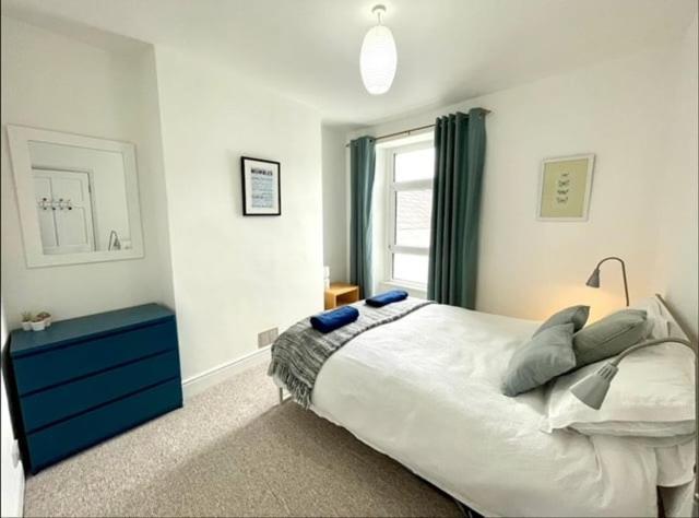*Family Home In Mumbles. Close To The Beach* Екстериор снимка
