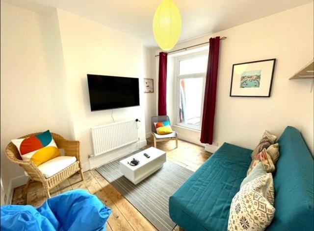 *Family Home In Mumbles. Close To The Beach* Екстериор снимка