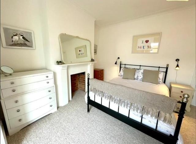 *Family Home In Mumbles. Close To The Beach* Екстериор снимка