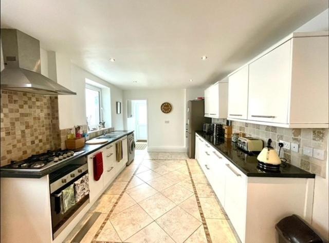 *Family Home In Mumbles. Close To The Beach* Екстериор снимка