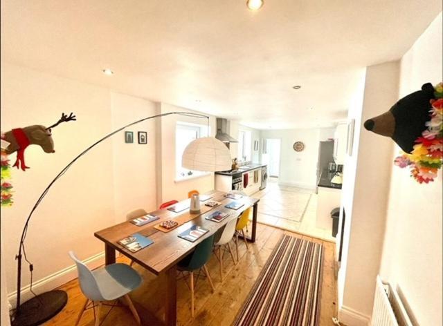 *Family Home In Mumbles. Close To The Beach* Екстериор снимка